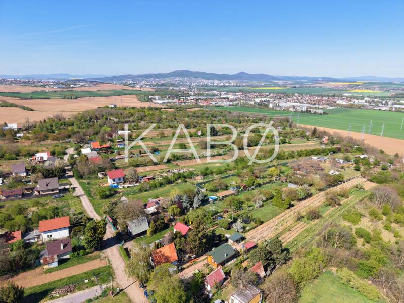 Čarovná oáza pokoja – Viničná chata s rozľahlým pozemkom 1361 m²