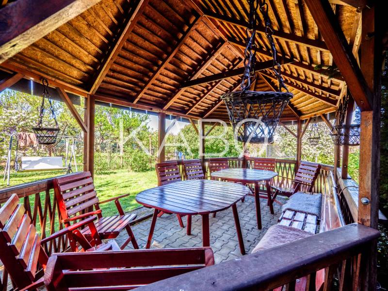 Čarovná oáza pokoja – Viničná chata s rozľahlým pozemkom 1361 m²