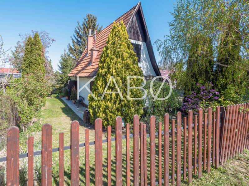 Čarovná oáza pokoja – Viničná chata s rozľahlým pozemkom 1361 m²