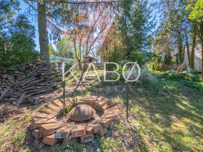 Čarovná oáza pokoja – Viničná chata s rozľahlým pozemkom 1361 m²