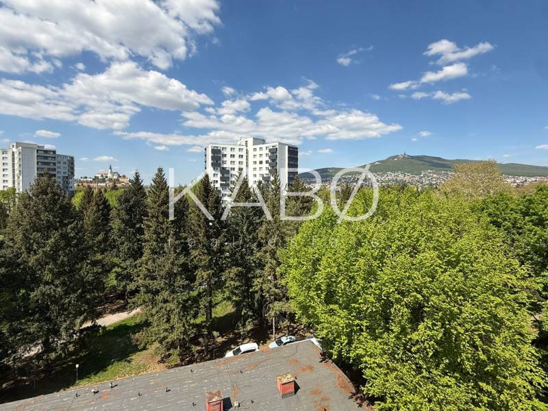 PANORAMATICKÝ 2i BYT S VÝHĽADOM NA HRAD – CHRENOVÁ, TR. A. HLINKU