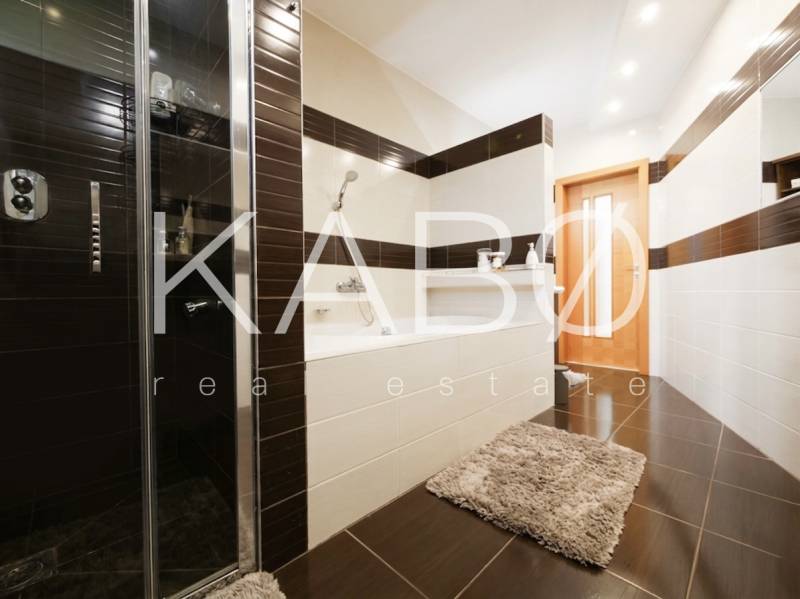 Nadštandardný 5-izbový RD - veľkorysý pozemok - moderné technológie