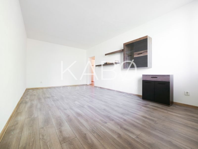 Priestranný 2i byt - loggia - pokojná lokalita