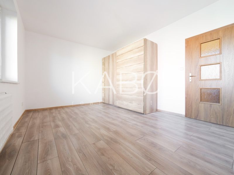 Priestranný 2i byt - loggia - pokojná lokalita