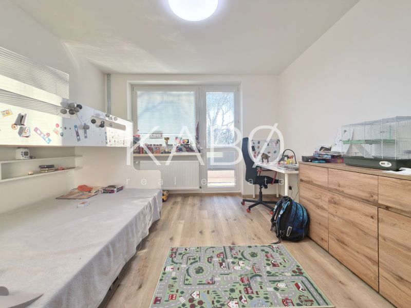 Na prenájom veľký 3i byt s garážou - Chrenová