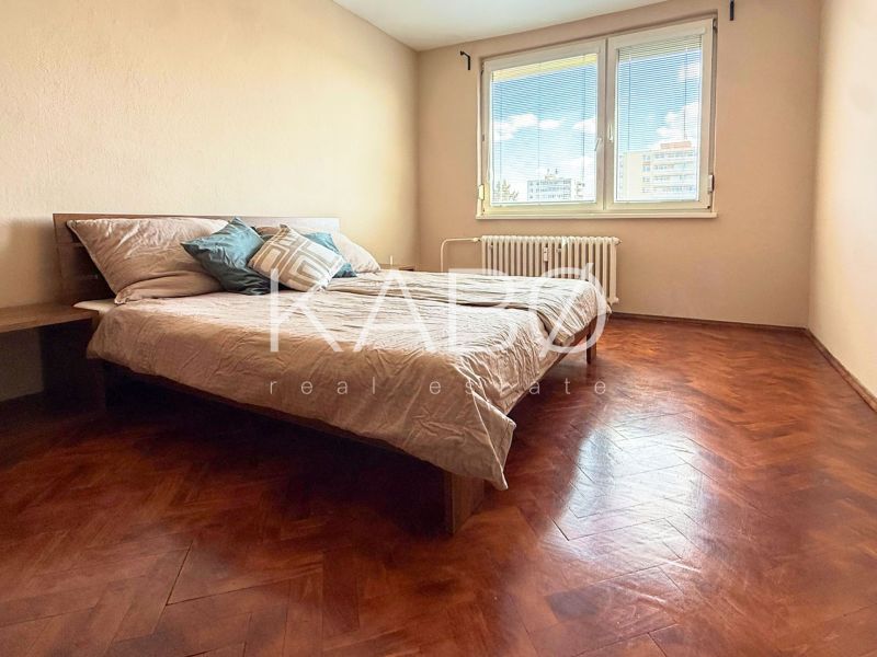  2 izbový BYT S VÝHĽADOM NA HRAD – CHRENOVÁ, TR. A. HLINKU