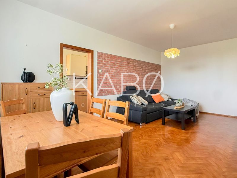  2 izbový BYT S VÝHĽADOM NA HRAD – CHRENOVÁ, TR. A. HLINKU