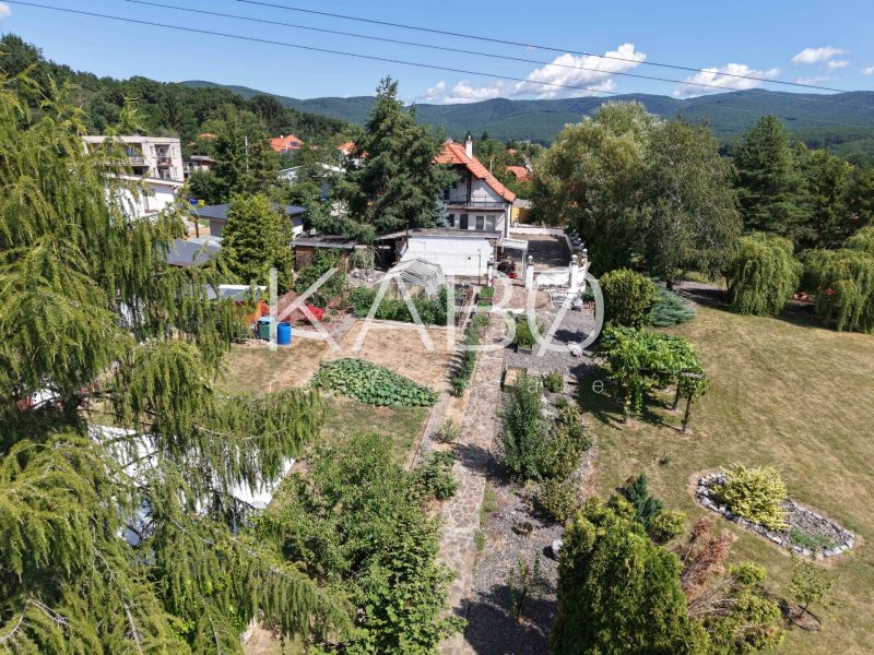 Rodinný dom po rekonštrukcii s upravenou záhradou 1512m2 