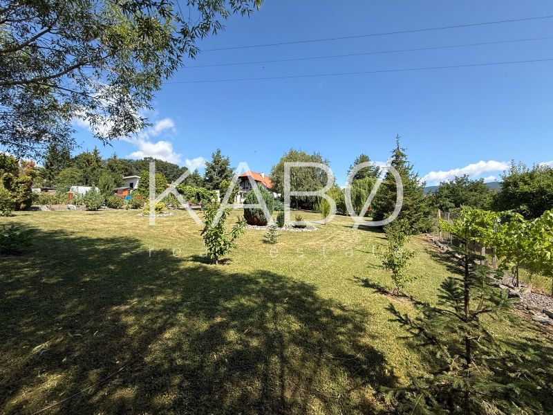 Stavebný pozemok Čaradice 951m2