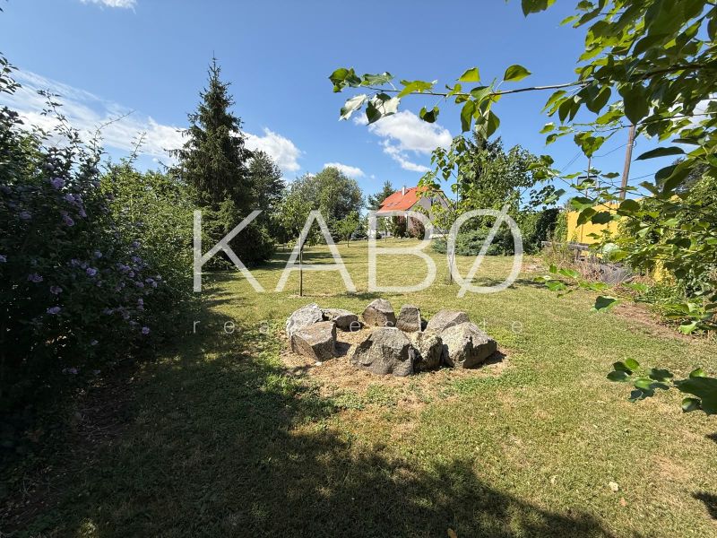 Stavebný pozemok 1046m2 + súkromná prístupová cesta