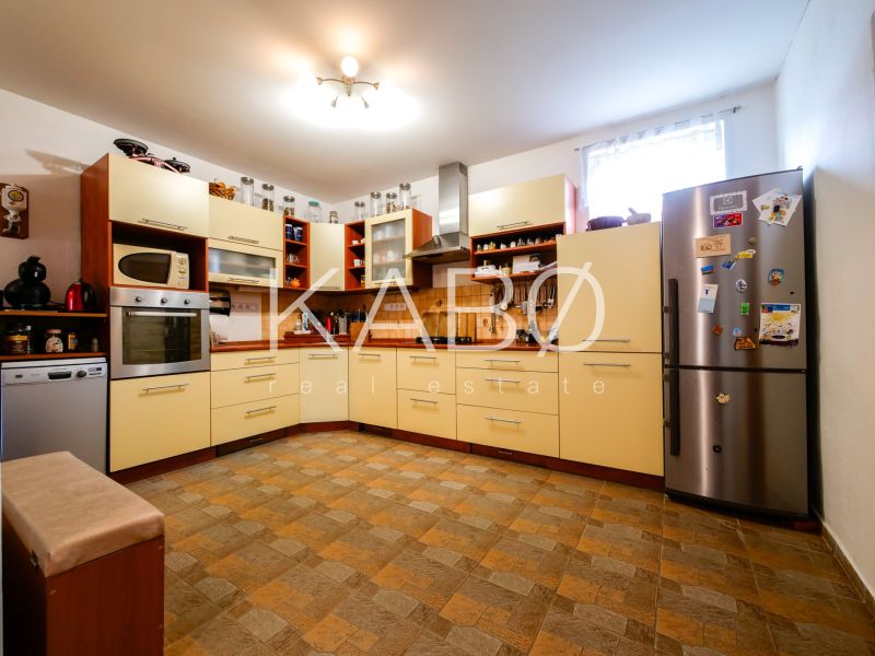 Priestranný 4 izbový rodinný dom po rekonštrukcii - Branč 