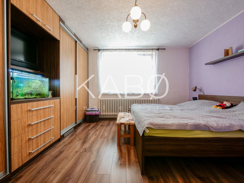 Priestranný 4 izbový rodinný dom po rekonštrukcii - Branč 
