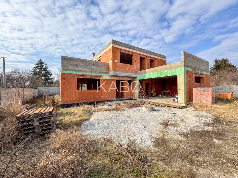 6 izbová vila -  DVOJGARÁŽ - CABAJ  - Riegler 
