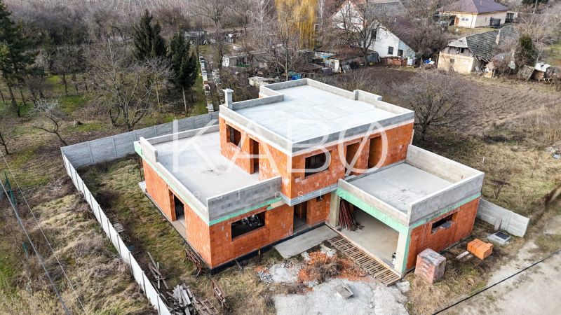 6 izbová vila -  DVOJGARÁŽ - CABAJ  - Riegler 