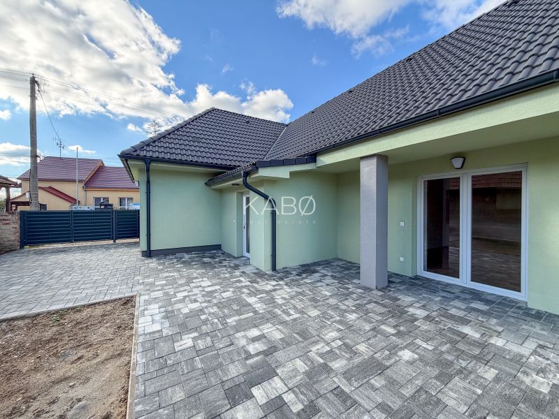 Praktický rodinný dom - Čakajovce - 1208 m2