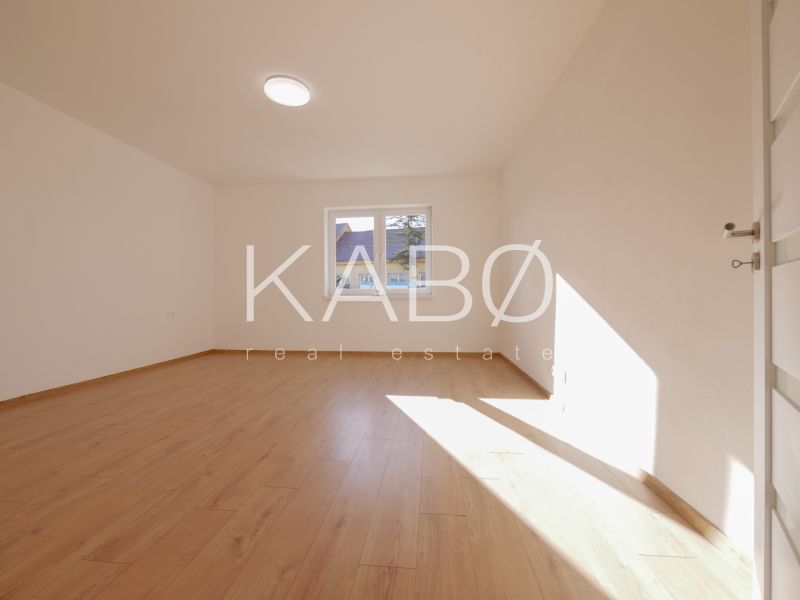 Praktický rodinný dom - Čakajovce - 1208 m2