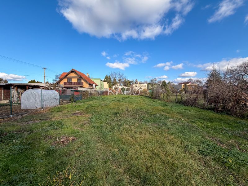 Praktický rodinný dom - Čakajovce - 1208 m2