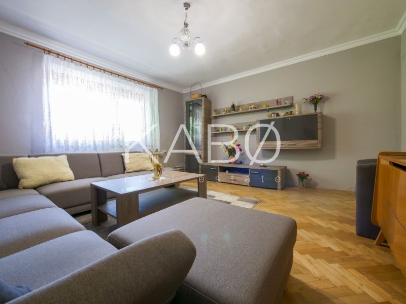 Rodinný dom s krásnym 18 á pozemkom ( stavebným) - Nové Sady 