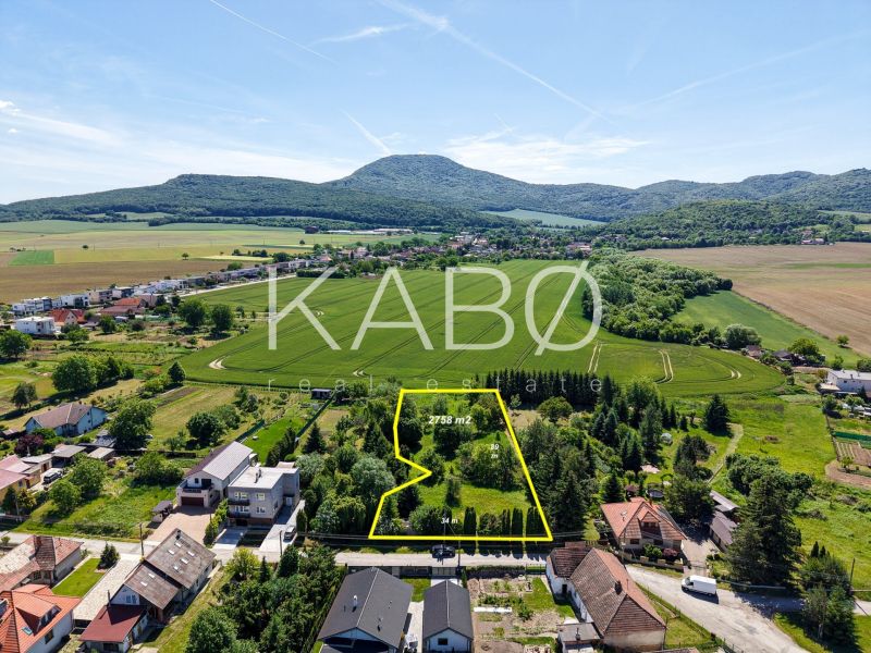 Jedinečný stavebný pozemok - Podhorany - 2758 m2 