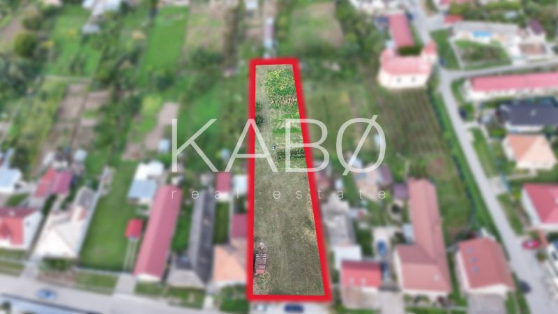 Stavebný pozemok 1 750 m² v centre obce Rumanová