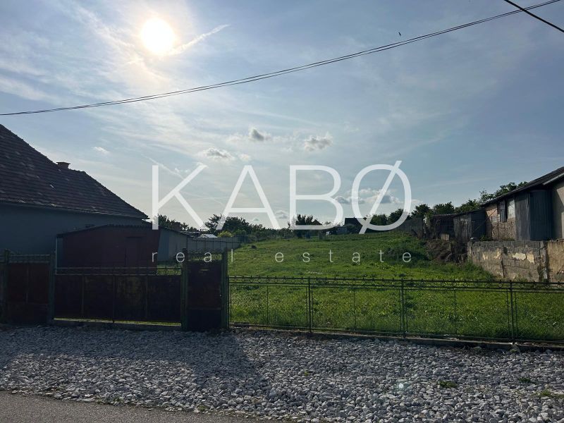 Stavebný pozemok 1 750 m² v centre obce Rumanová