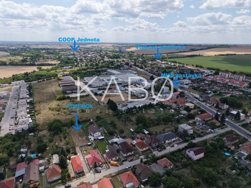 Stavebný pozemok 880 m² + prístupová cesta so sieťami Ivanka pri Nitre