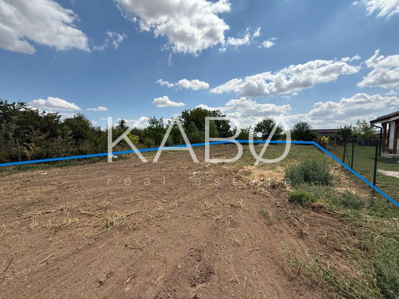 Stavebný pozemok 880 m² + prístupová cesta so sieťami Ivanka pri Nitre