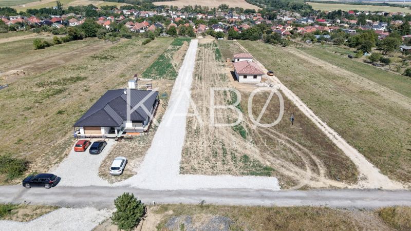 Ideálny stavebný pozemok v Jelenci - 848 m2 