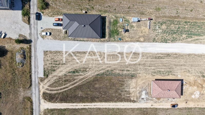 Ideálny stavebný pozemok v Jelenci - 848 m2 