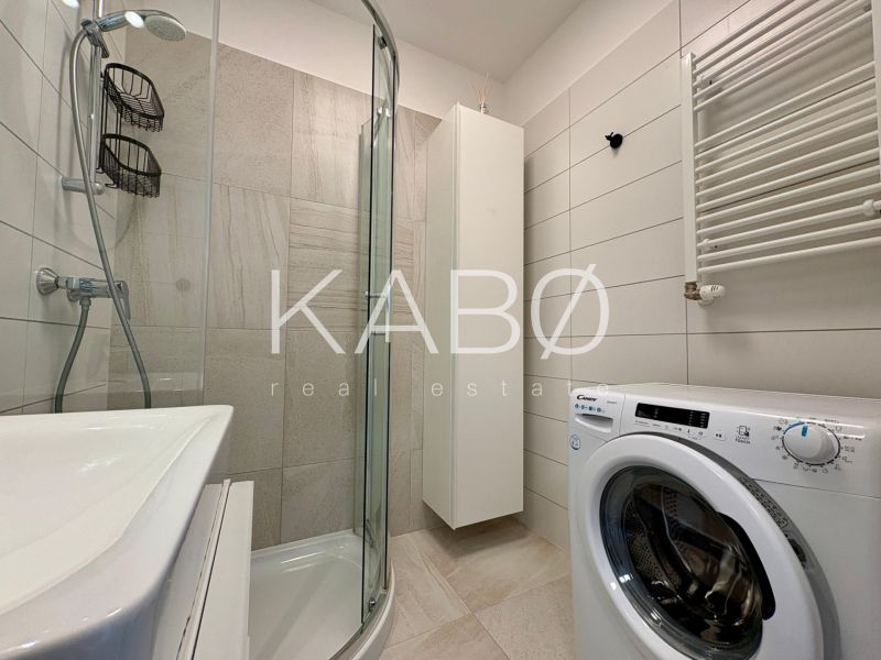 Prerobený a zariadený 2i byt - balkón - garážové státie