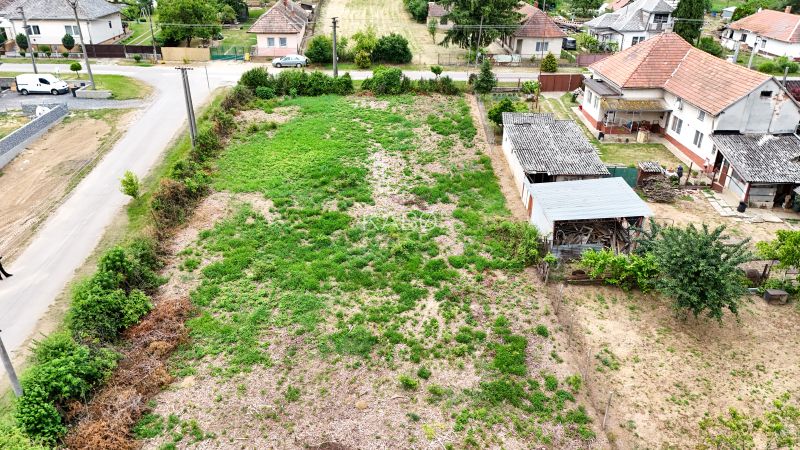 Stavebný pozemok 800 m2 - Bardoňovo 