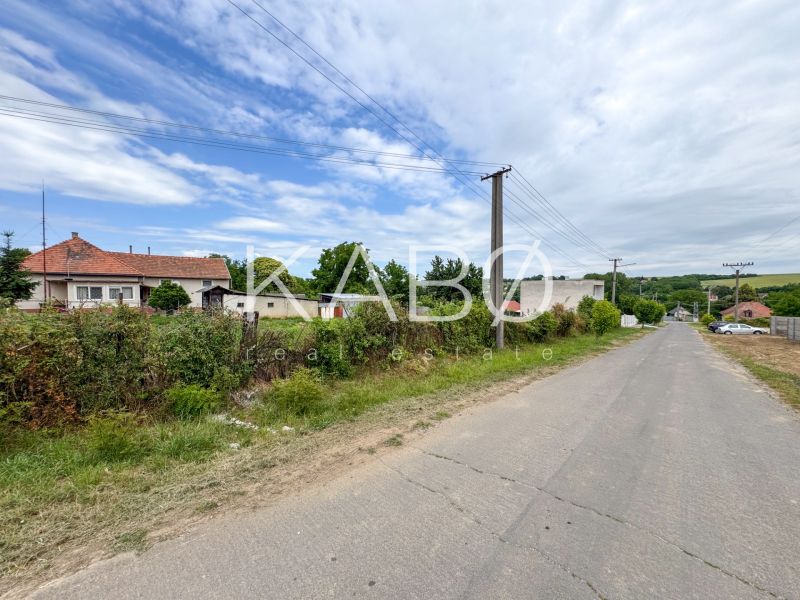 Stavebný pozemok 800 m2 - Bardoňovo 