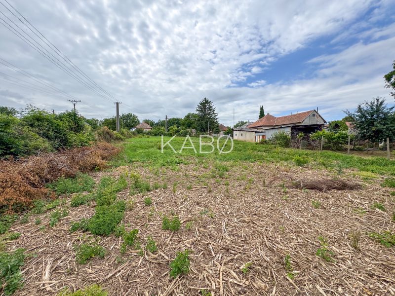Stavebný pozemok 800 m2 - Bardoňovo 