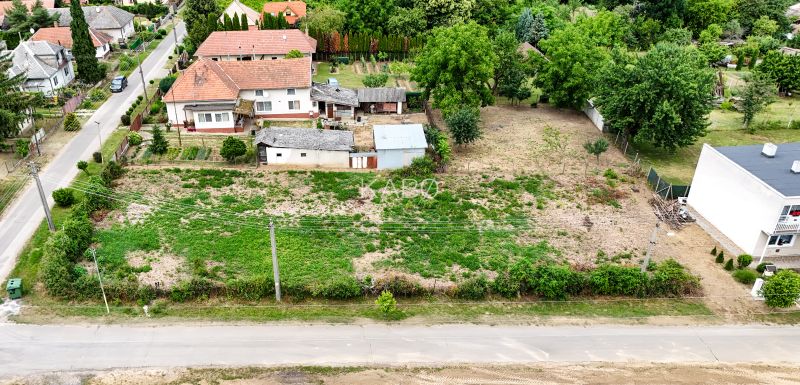 Stavebný pozemok 800 m2 - Bardoňovo 