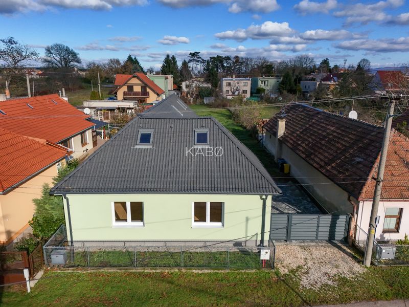 Praktický rodinný dom - Čakajovce - 1208 m2