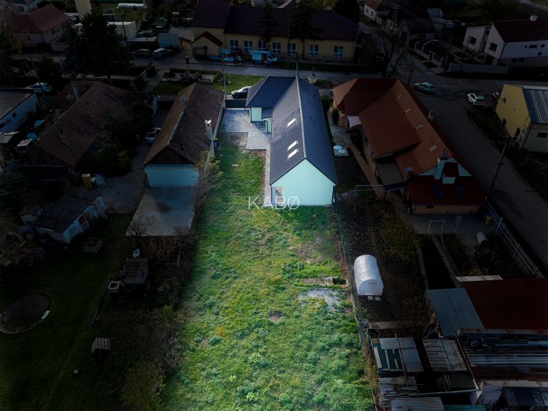 Praktický rodinný dom - Čakajovce - 1208 m2