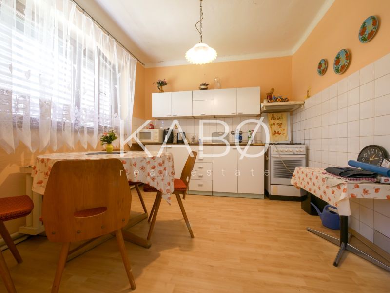 Rodinný dom s krásnym 18 á pozemkom - Nové Sady 