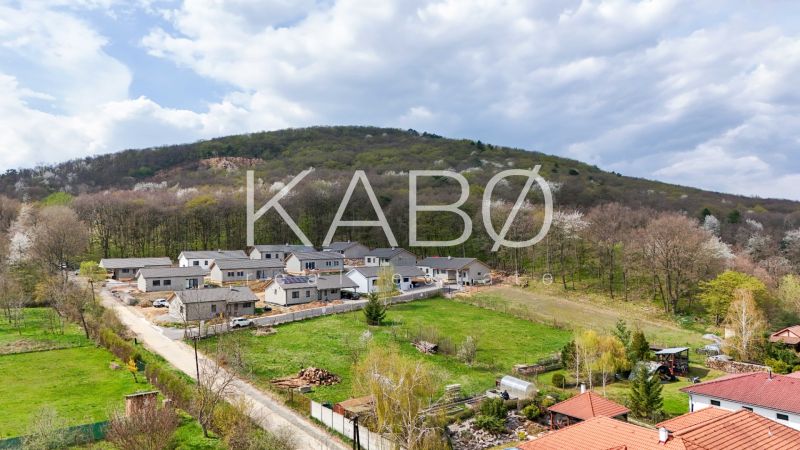 Ideálny stavebný pozemok - 687 m2 - Jelenec