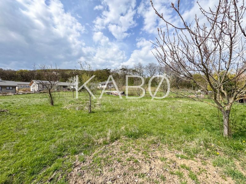 Ideálny stavebný pozemok - 687 m2 - Jelenec