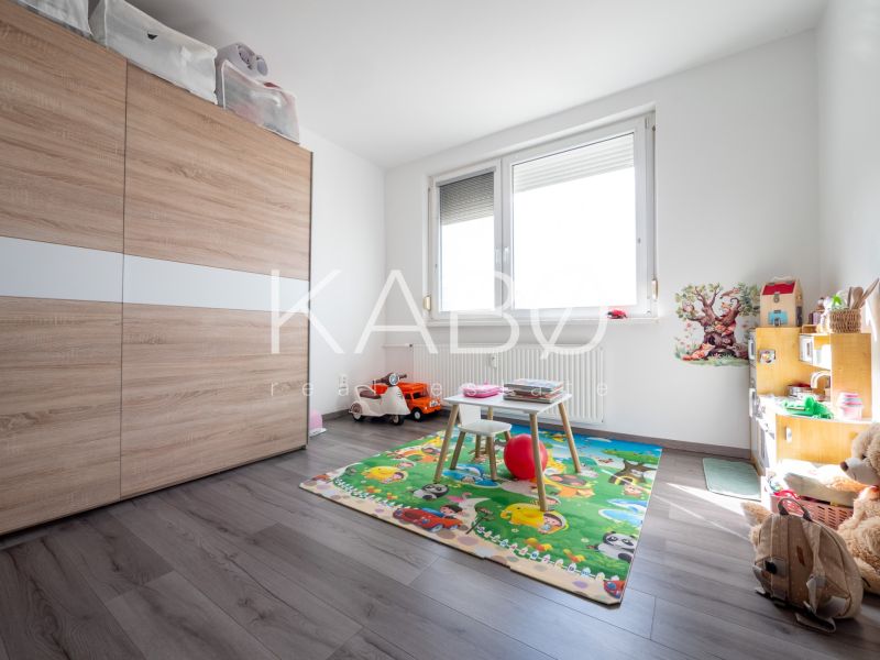 Kompletne zrekonštruovaný 3 izbový byt s balkónom - Nábrežná 