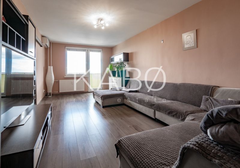 Kompletne zrekonštruovaný 3 izbový byt s balkónom - Nábrežná 