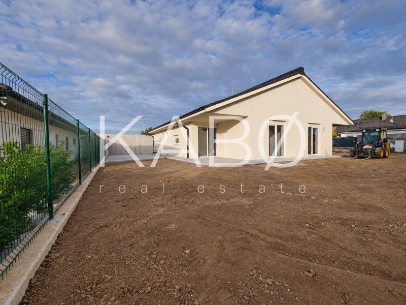 Posledný Voľný - Moderný 4-izbový rodinný dom s terasou a záhradou