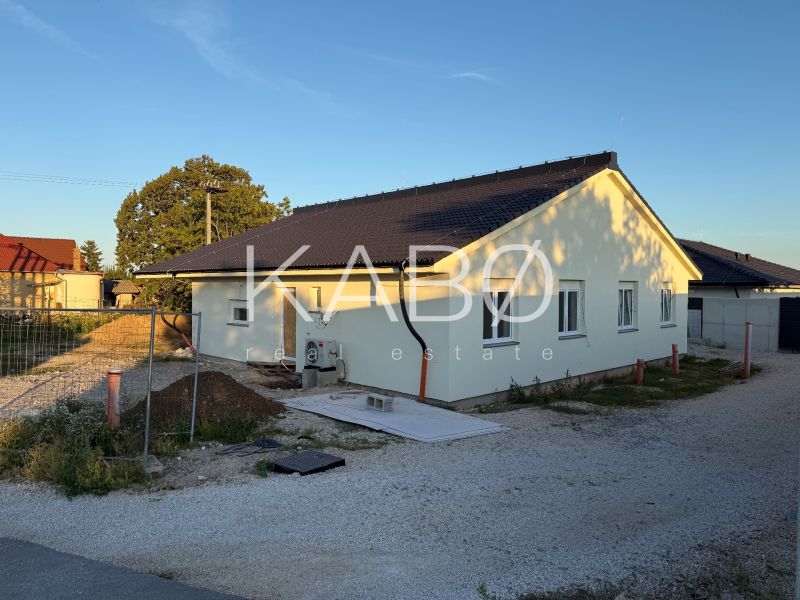Posledný Voľný - Moderný 4-izbový rodinný dom s terasou a záhradou