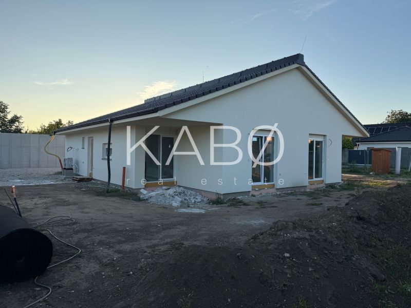 Posledný Voľný - Moderný 4-izbový rodinný dom s terasou a záhradou