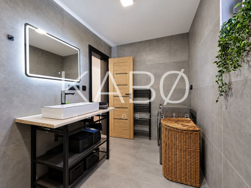 Dom po rekonštrukcii, terasa a 932 m² pozemku v Ivanke pri Nitre