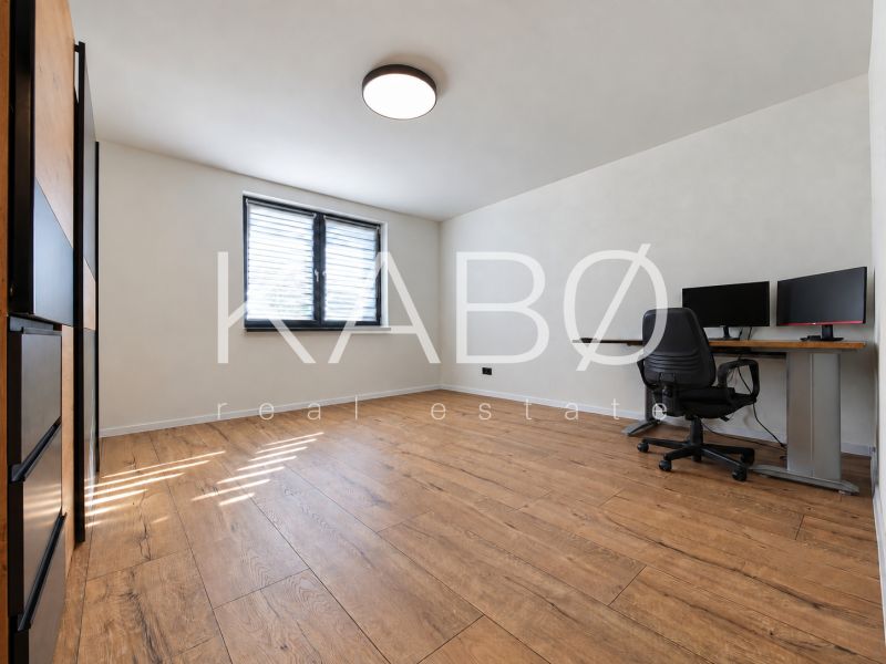 Dom po rekonštrukcii, terasa a 932 m² pozemku v Ivanke pri Nitre