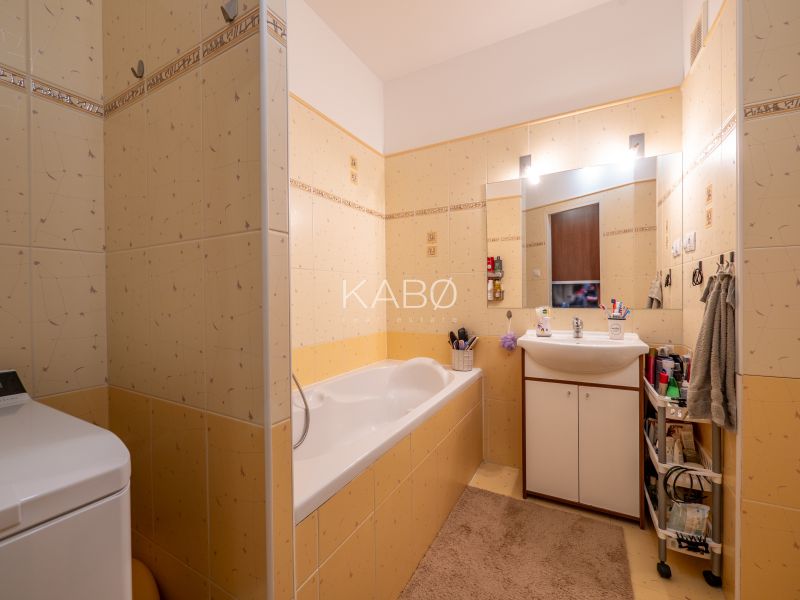 Prenájom 4 izbový byt s balkónom - Čajkovského ulica 
