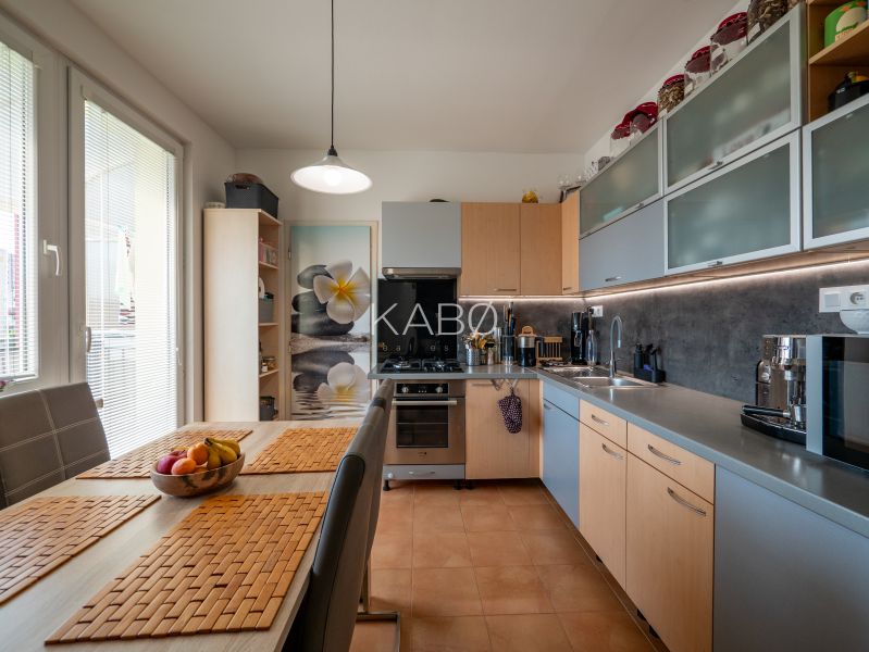 Prenájom 4 izbový byt s balkónom - Čajkovského ulica 
