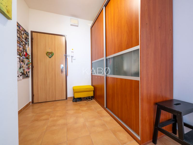 Prenájom 4 izbový byt s balkónom - Čajkovského ulica 
